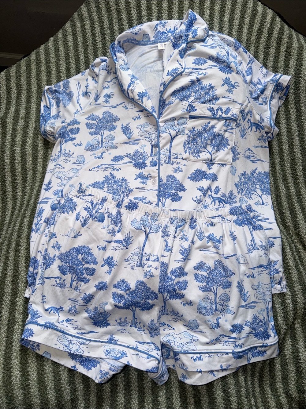 Woman’s pajama set - Picture 3 of 7